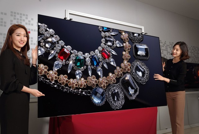 目前LG Display所采用的是蒸镀工艺来量产大尺寸OLED面板